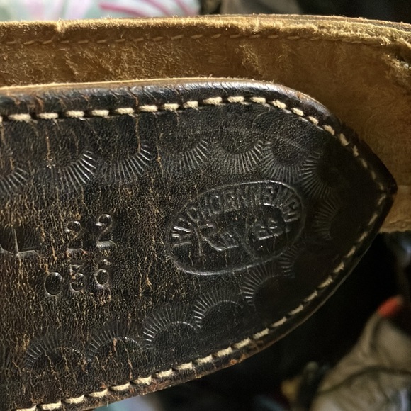 32 caliber leather Reves gun belt with 18 bullet loops - Picture 2 of 2